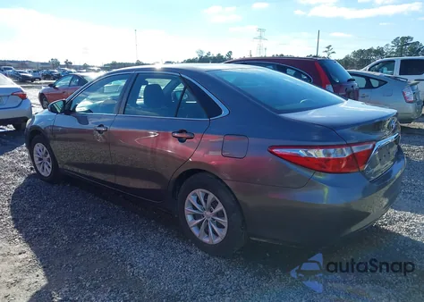 2015 Toyota Camry Hybrid Le z USA, uszkodzony, nr VIN 4T1BD1FK2FU173379